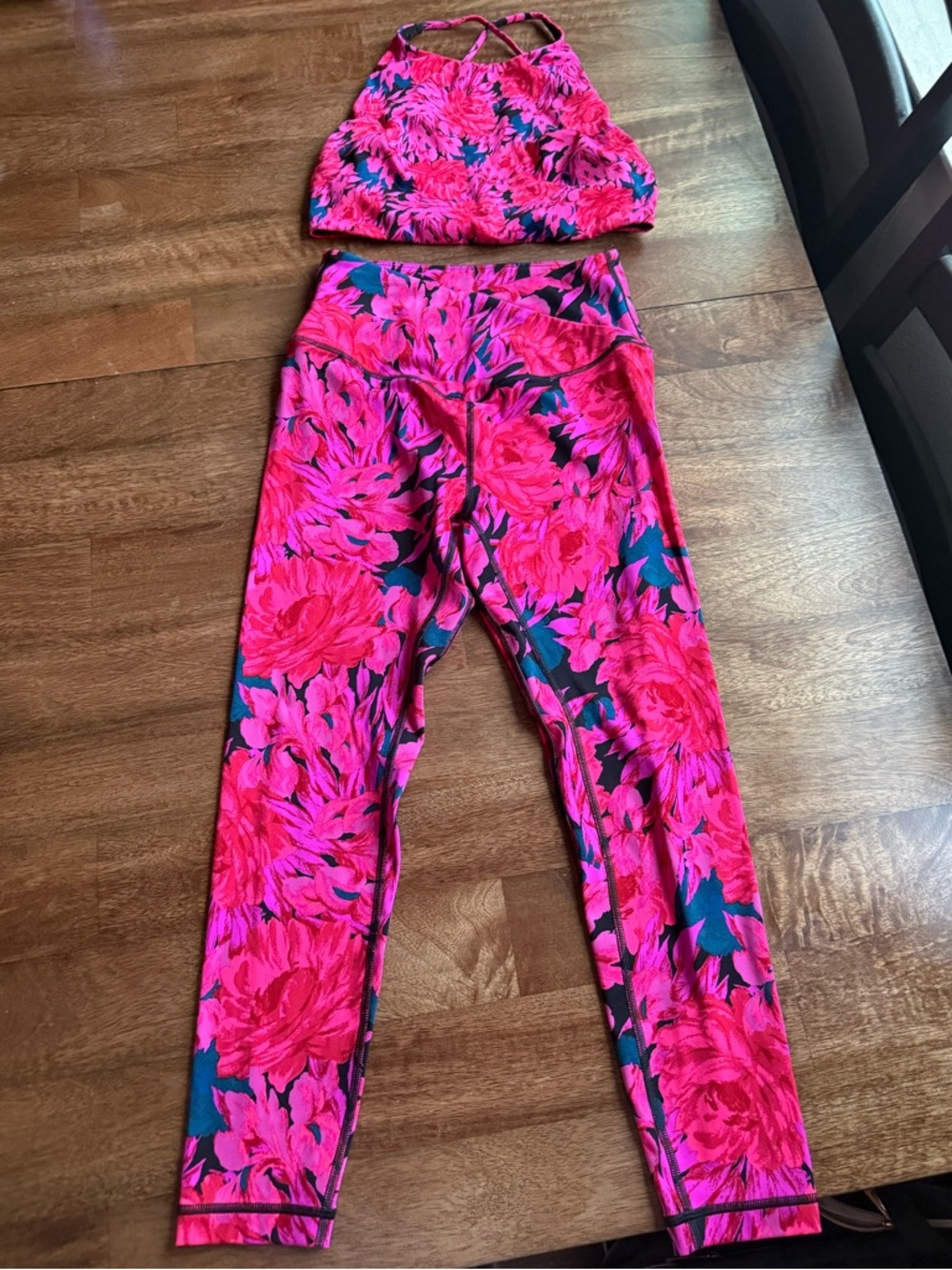 Victoria's Secret Brushed Floral Sports Bra & Legging Set L (top) 10 (bottom)